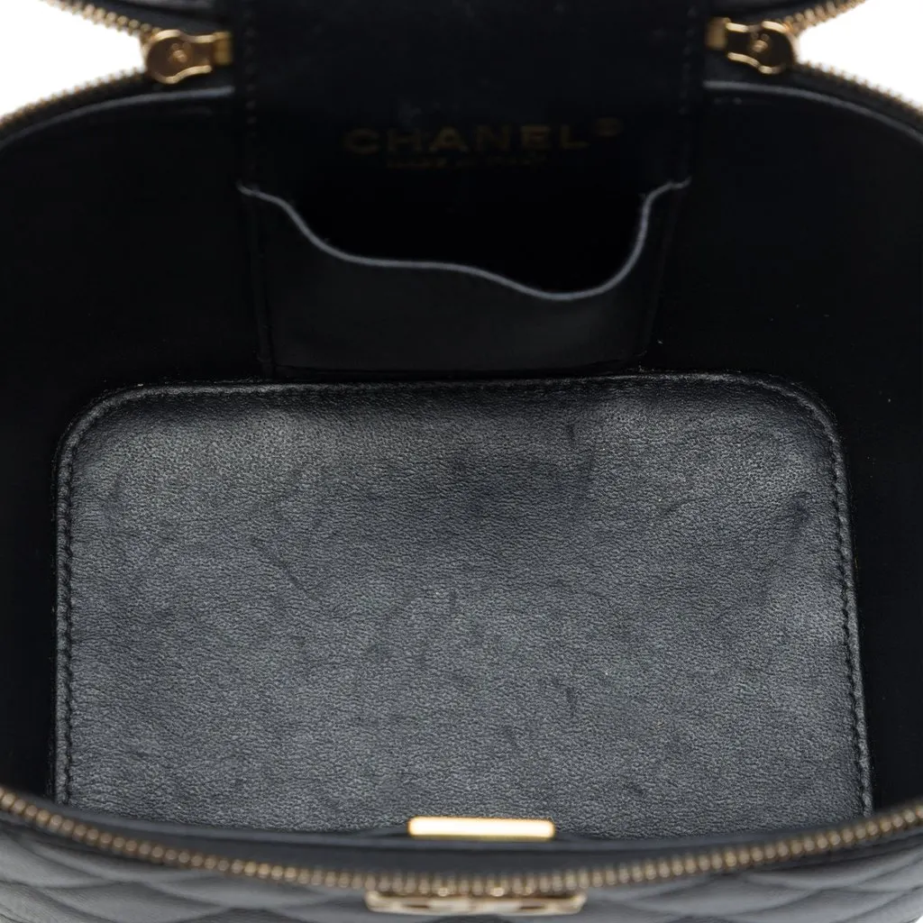Chanel CC Quilted Caviar Top Handle Vanity Case with Chain Black Leather Very good - Model View