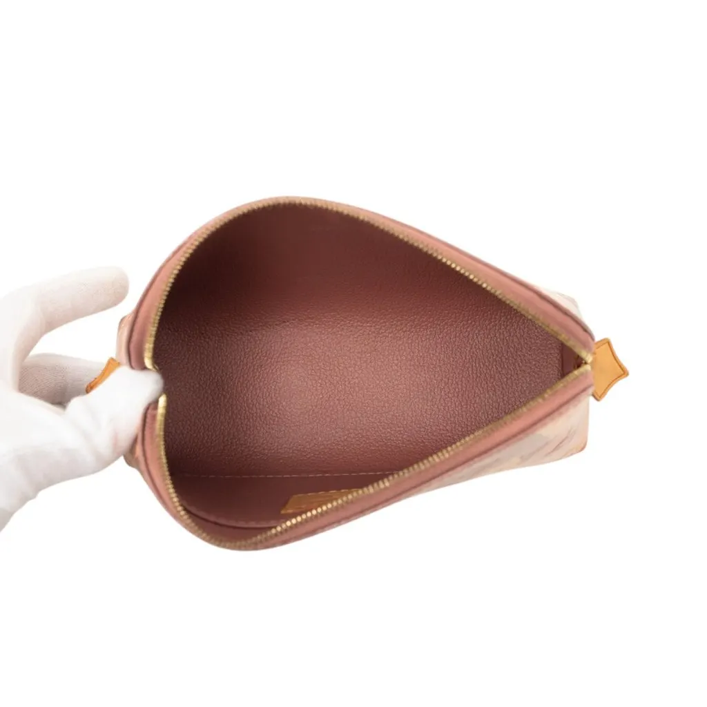 Louis Vuitton Monogram Vernis Ikat Cosmetic Pouch Pink Leather Very good - Model View