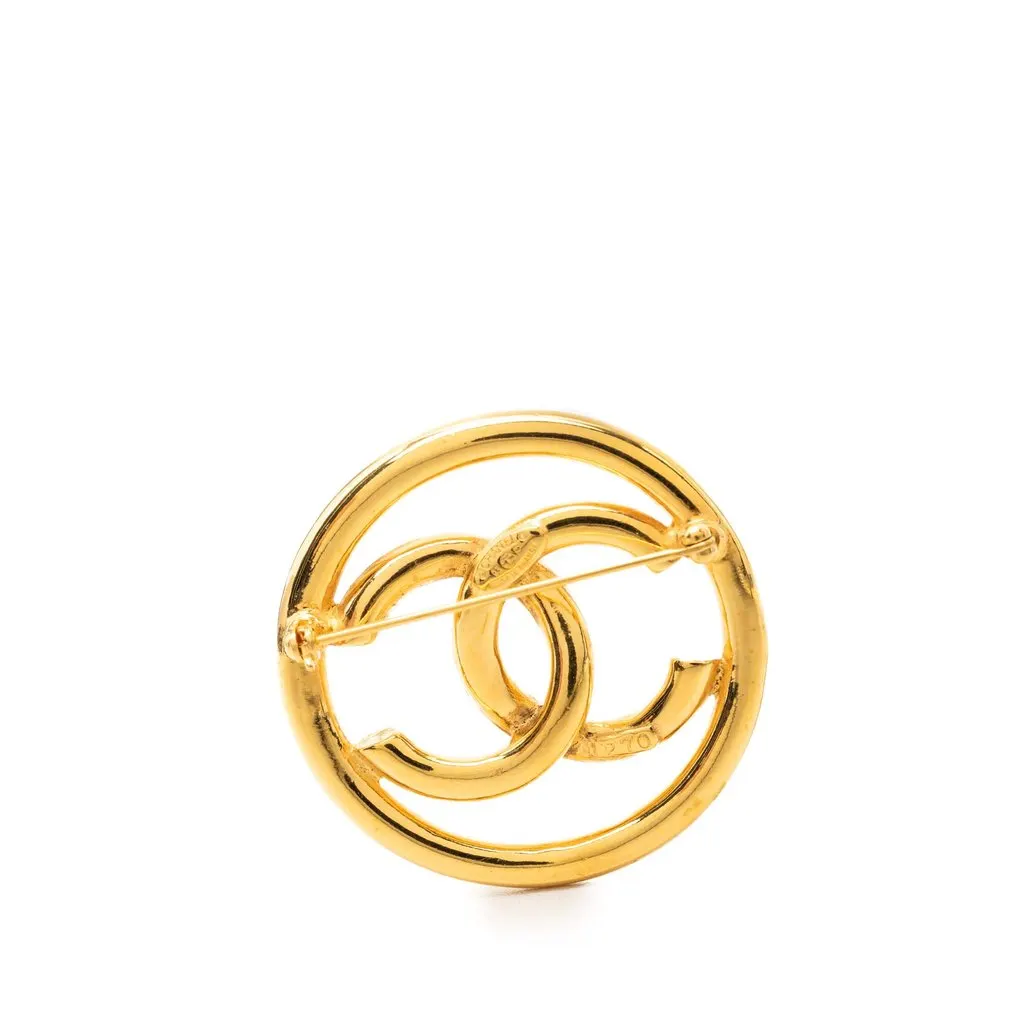Chanel CC Gold Plated Round Brooch Gold Metal Very good - Model View