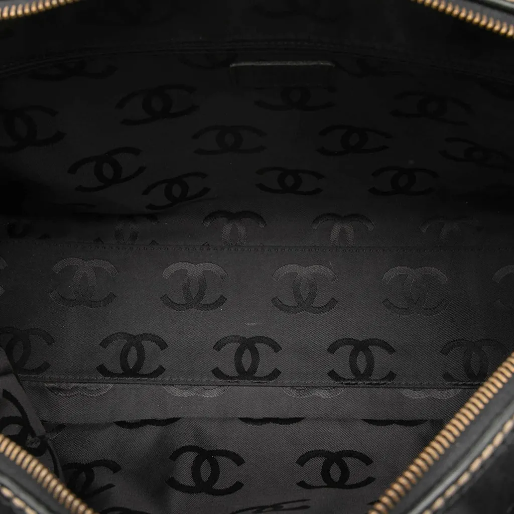 Chanel CC Lambskin Wild Stitch Handbag Black Leather Very good - Model View