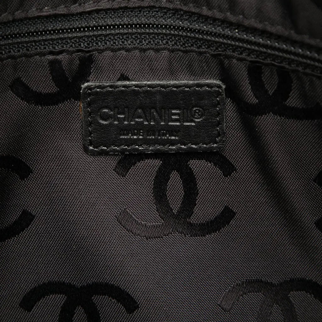 Chanel CC Lambskin Wild Stitch Handbag Black Leather Very good - Box View
