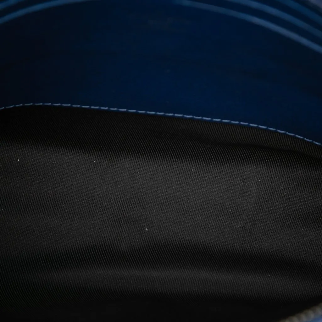 Louis Vuitton Taiga Pochette Voyage MM Blue Leather Very good - Model View