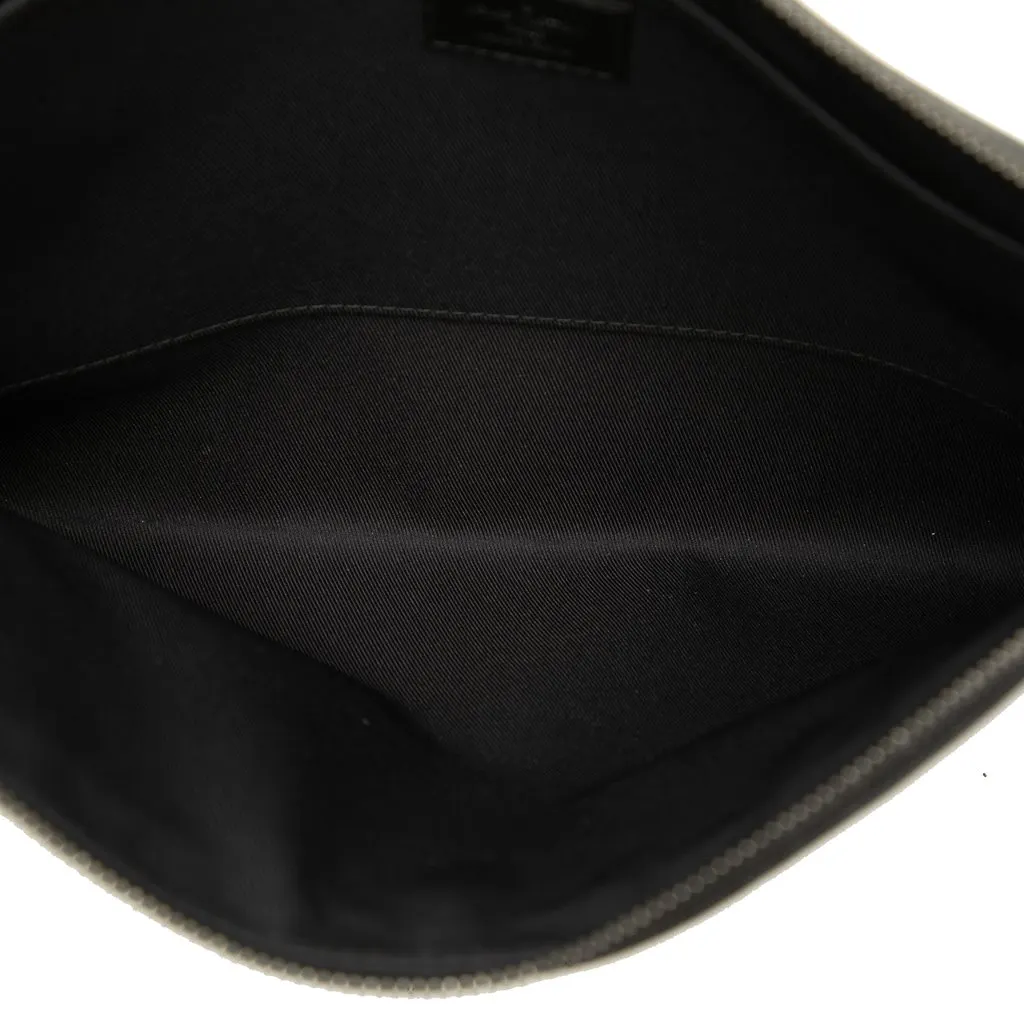 Louis Vuitton Monogram Eclipse Discovery Pochette GM Black Very good - Model View