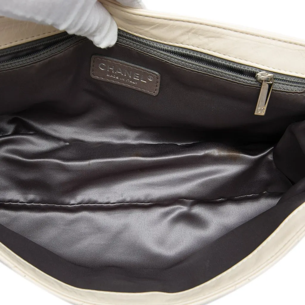 Chanel Quilted Aged Lambskin Reissue 2.55 East West Flap White Leather Very good - Model View