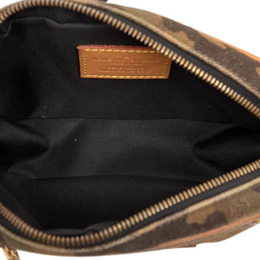 Louis Vuitton Supreme Camouflage Bum Bag PM Brown Very good - Model View