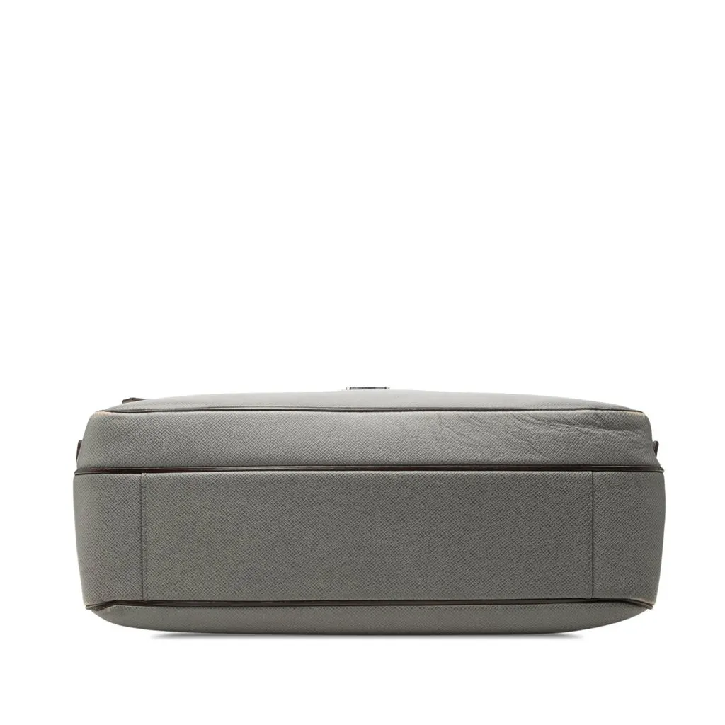 Louis Vuitton Taiga Vassili GM MultiColor Leather Good - Inside View