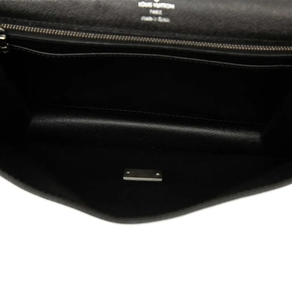 Louis Vuitton Taiga Selenga Black Leather Very good - Model View