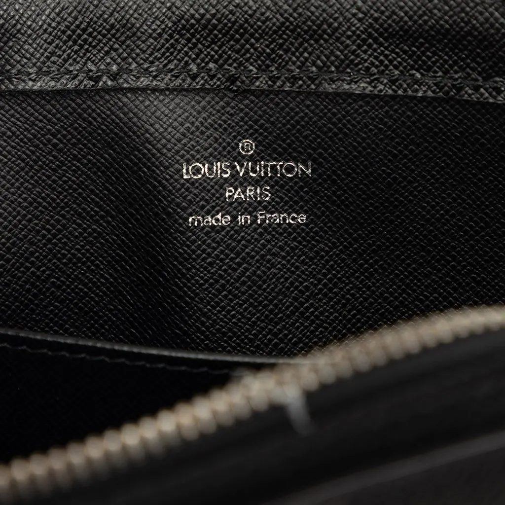Louis Vuitton Taiga Pochette Baikal Black Leather Very good - Box View