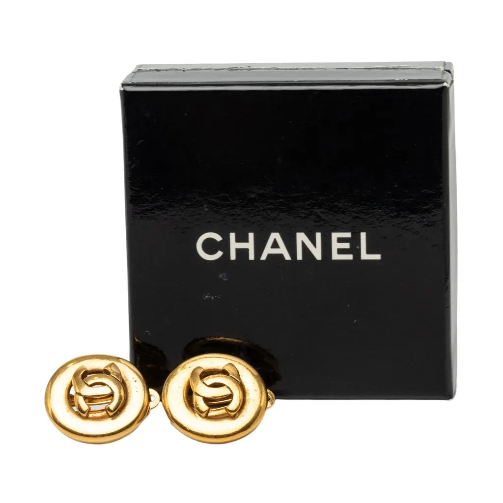 Chanel CC Gold Plated Round Clip On Earrings Gold Metal Very good - Model View