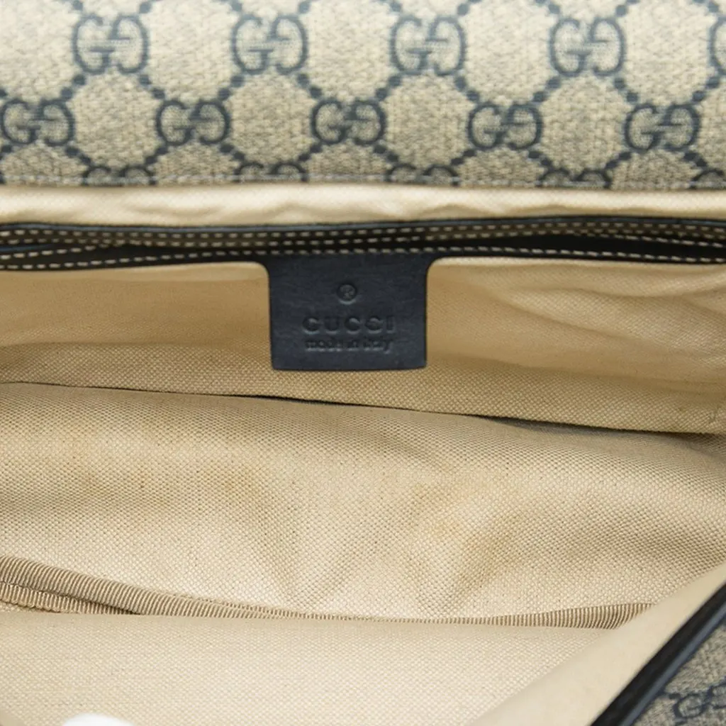 Gucci GG Supreme Crossbody Beige Canvas Very good - Model View