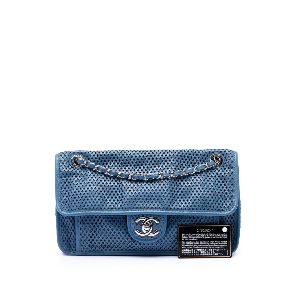 小物 CHANEL AP3711 Chanel Medium Perforated Calfskin Up In The Air Flap Blue Me