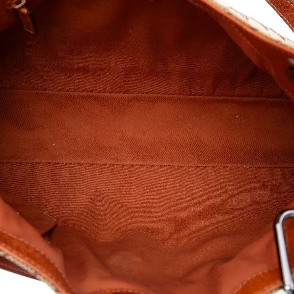 Gucci GG Canvas Eclipse Shoulder Bag Beige Very good - Model View