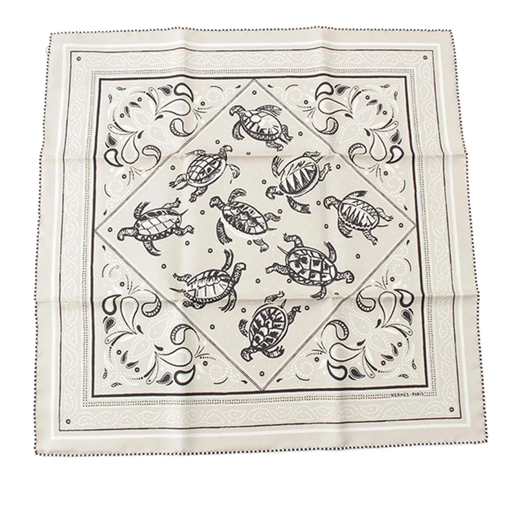Hermès Les Tortues Silk Bandana 55 Brown Never worn - Front View