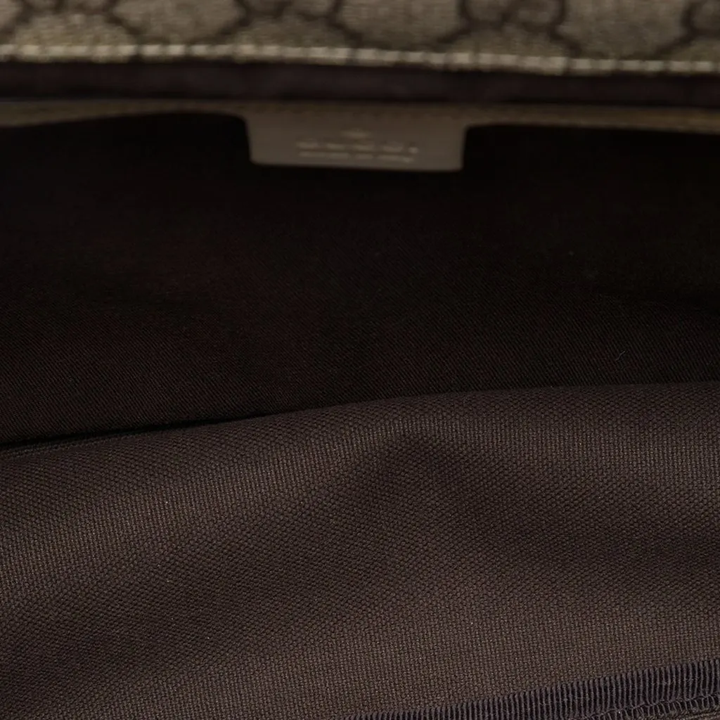 Gucci GG Supreme Crossbody Beige Very good - Model View