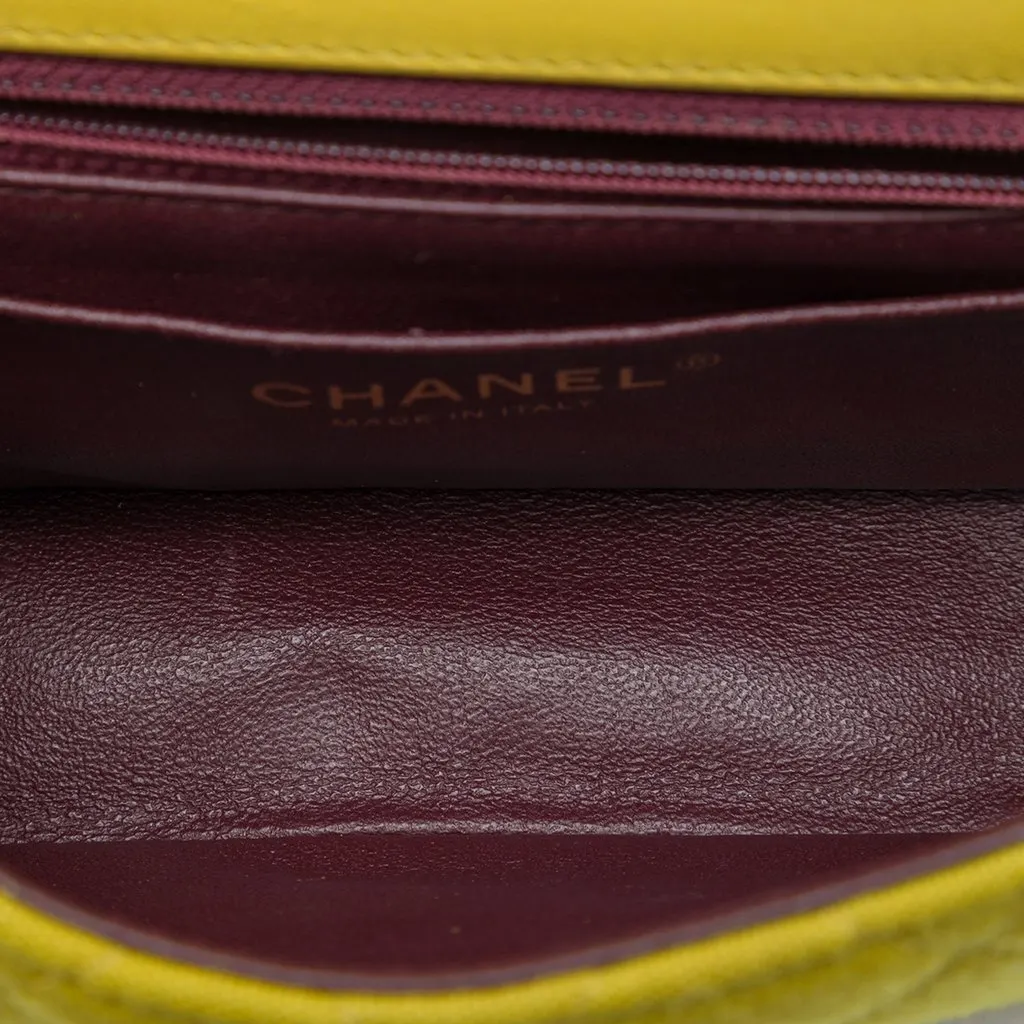 Chanel Mini Jersey Chic With Me Flap Yellow Very good - Model View