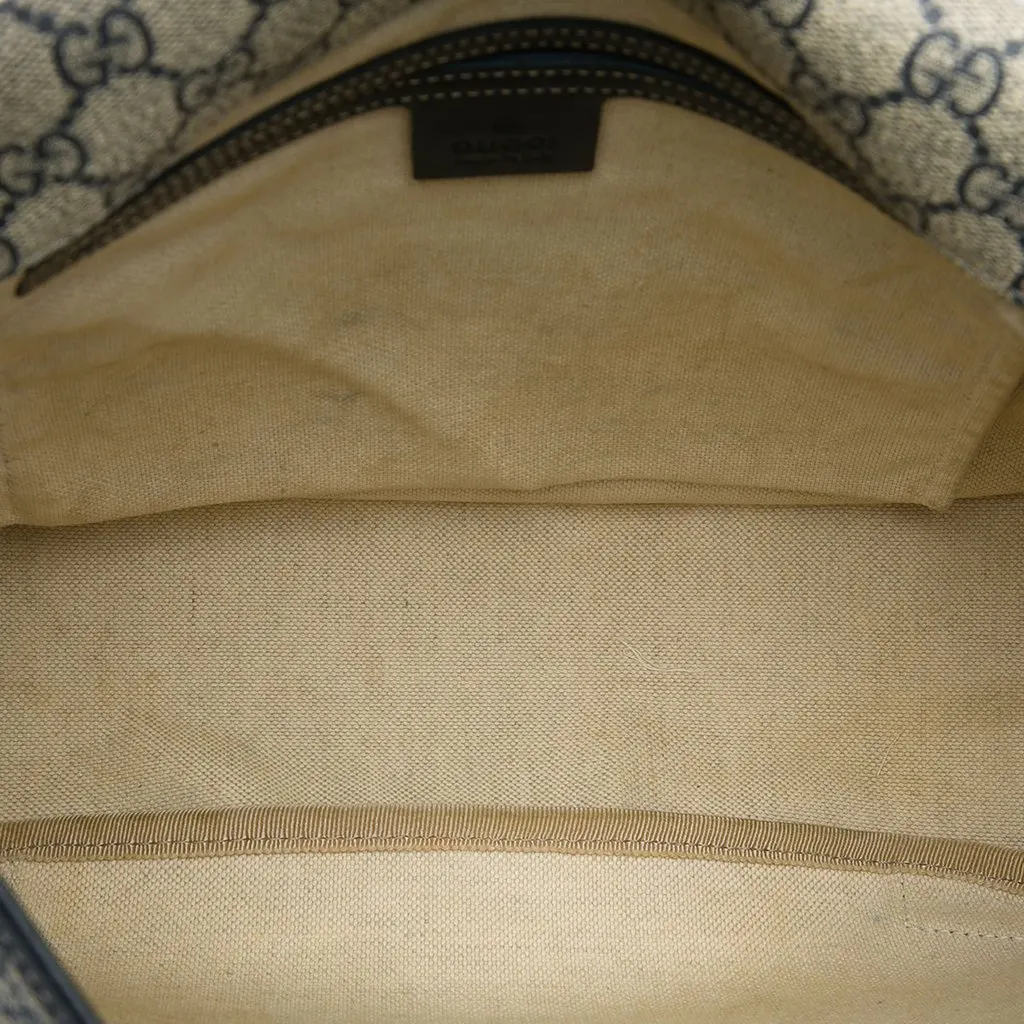 Gucci GG Supreme Crossbody Beige Canvas Very good - Model View