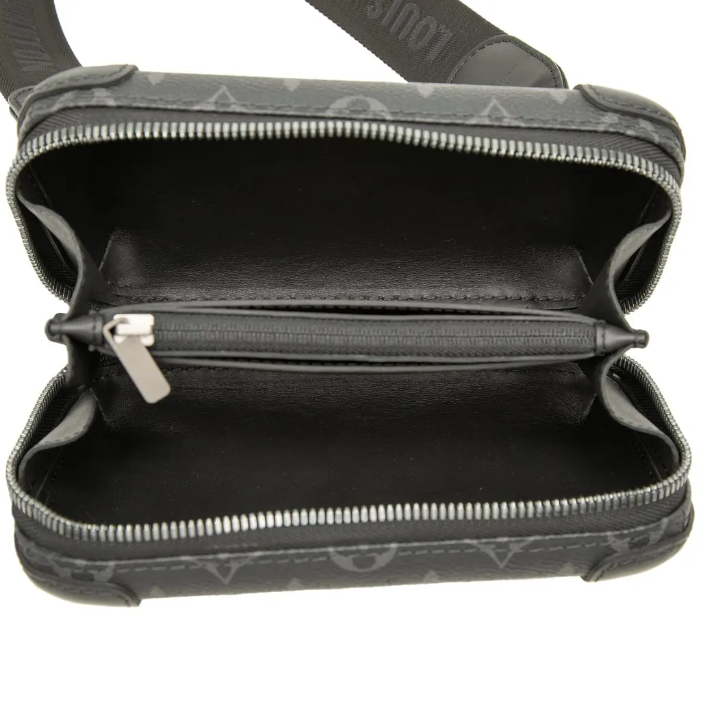 Louis Vuitton Monogram Eclipse Horizon Clutch Black Very good - Model View