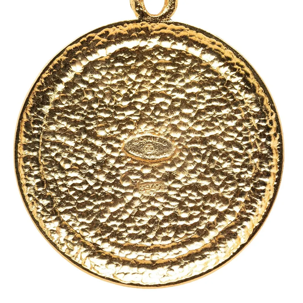 Chanel CC Gold Plated Crest Medallion Pendant Necklace Gold Metal Very good - Model View