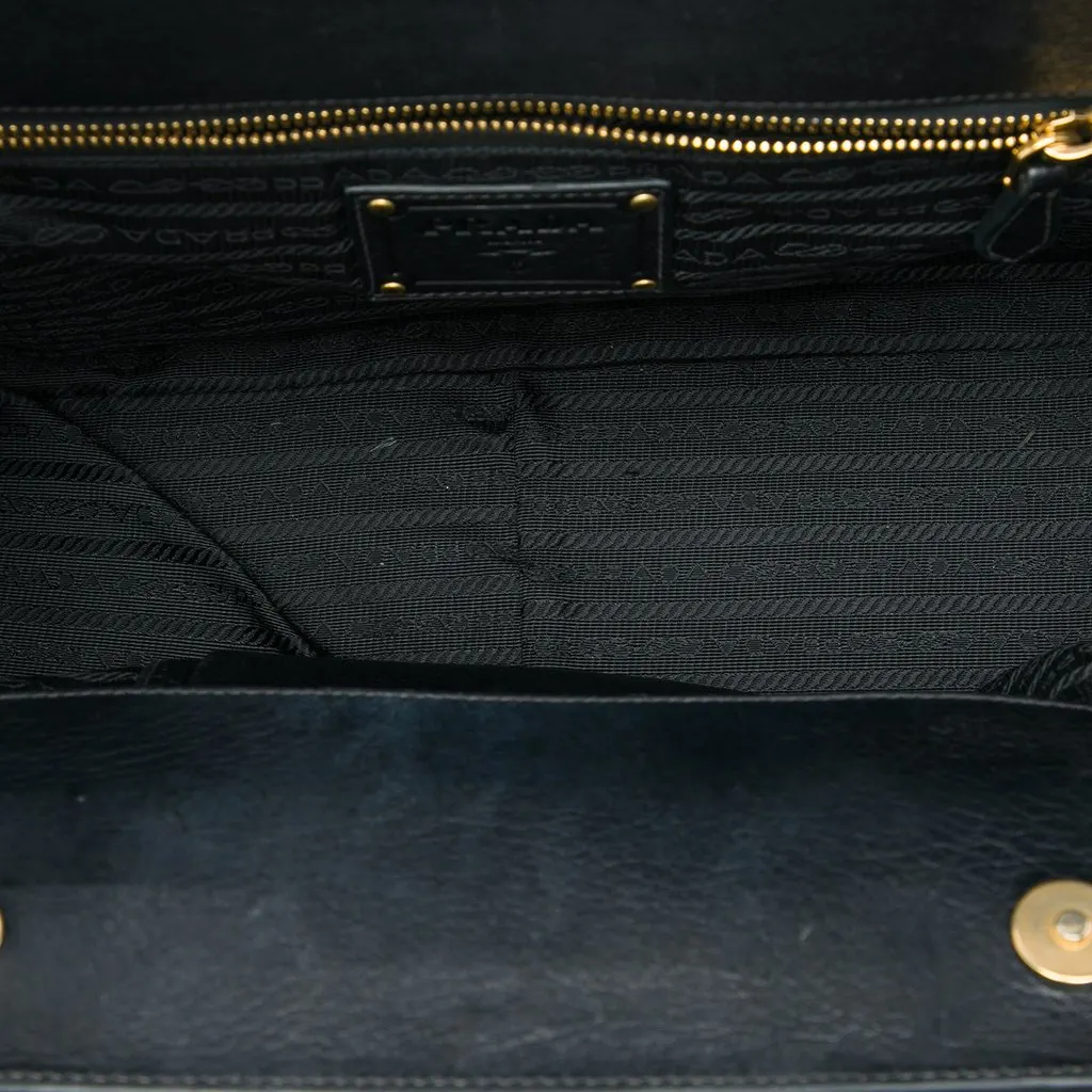 Prada Vitello Daino Handbag Black Leather Very good - Model View