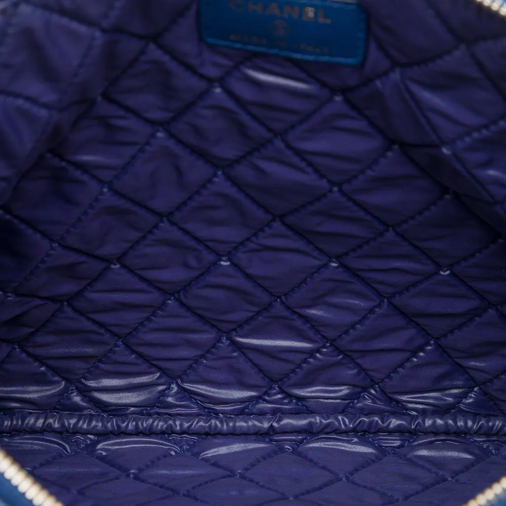 Chanel Medium Bi Quilted Lambskin O Case Clutch Blue Leather Very good - Model View
