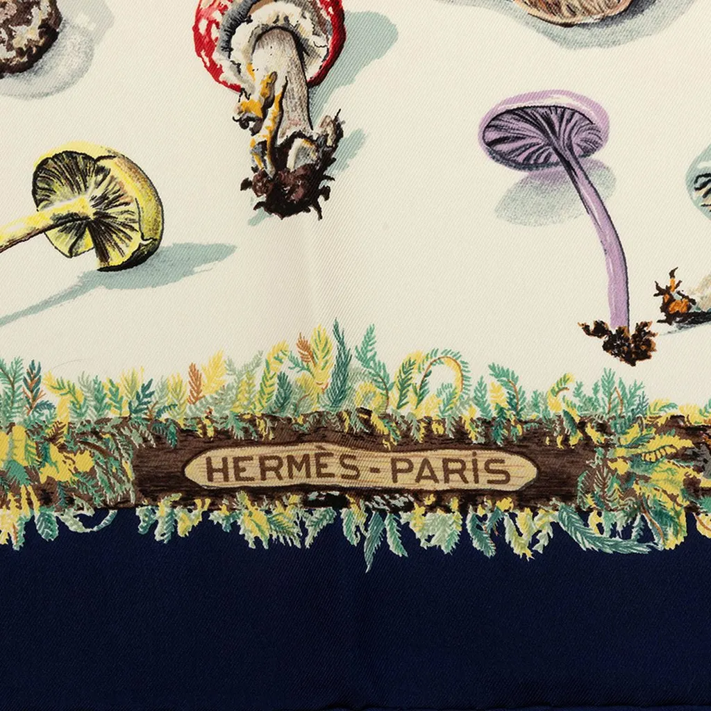 Hermès Les Champignons Carre Silk Scarf 90 White Silk Very good - Inside View