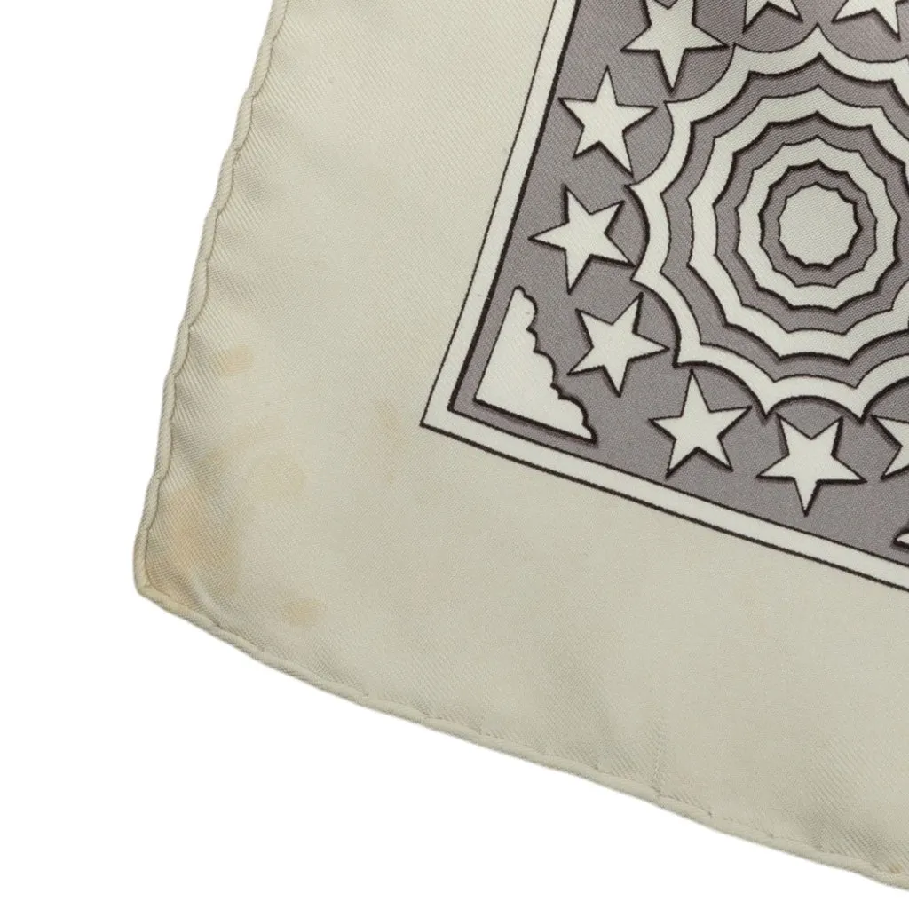 Hermès Early America Silk Scarf 90 Beige Silk Very good - Model View