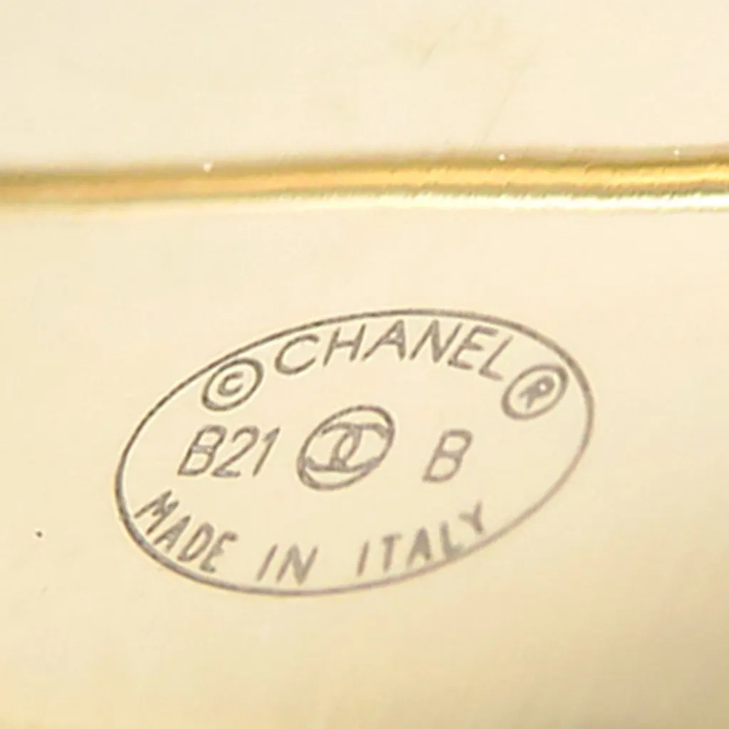 Chanel Gold Plated Logo Plate Brooch Gold Metal Very good - Model View