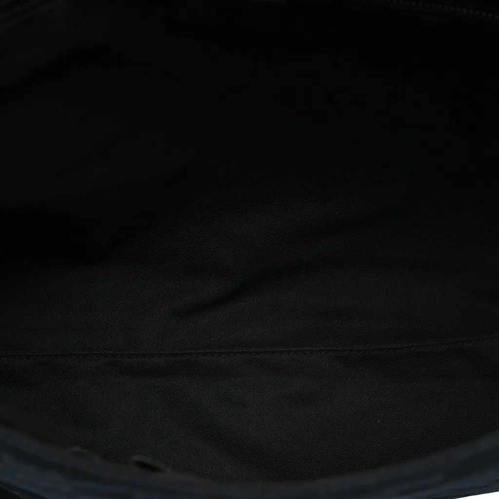 Gucci GG Canvas Crossbody Black Very good - Model View