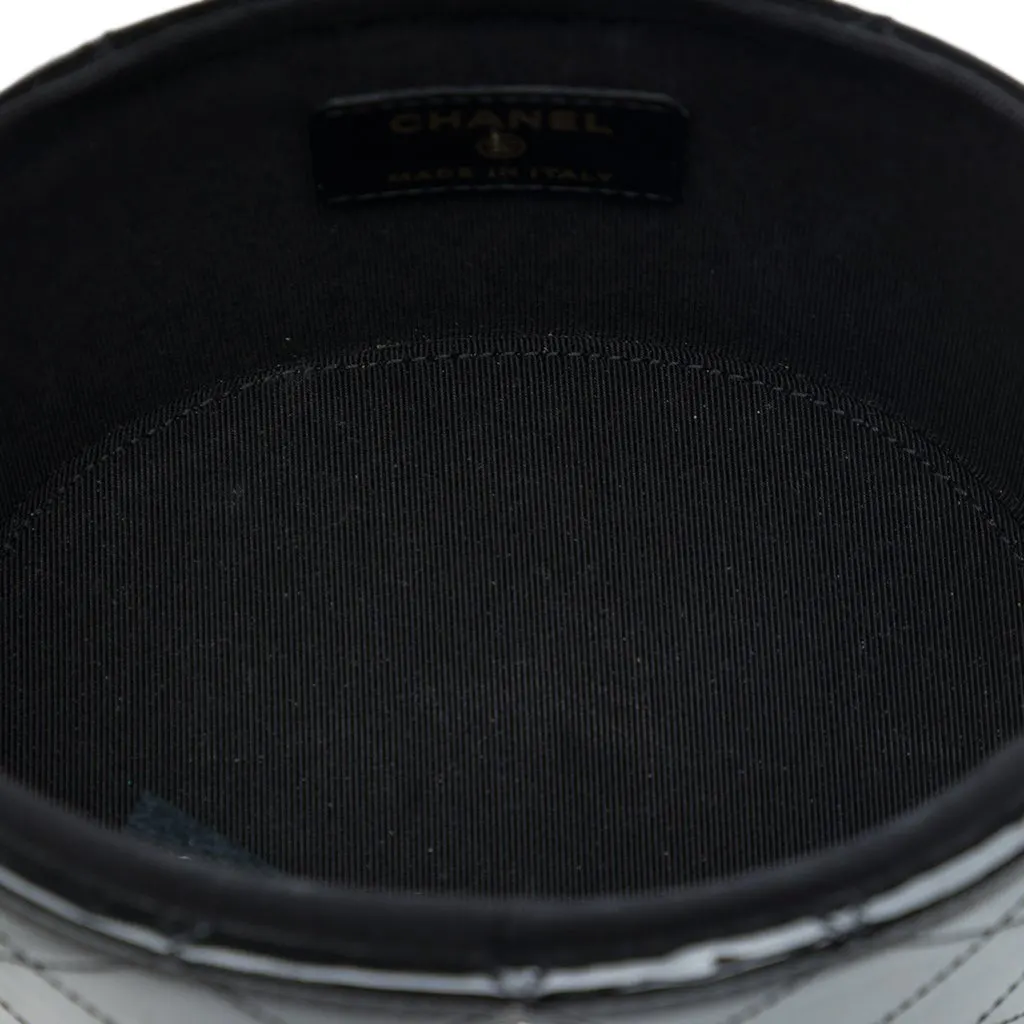 Chanel CC Quilted Patent Round Vanity Clutch With Chain Black Leather Very good - Model View