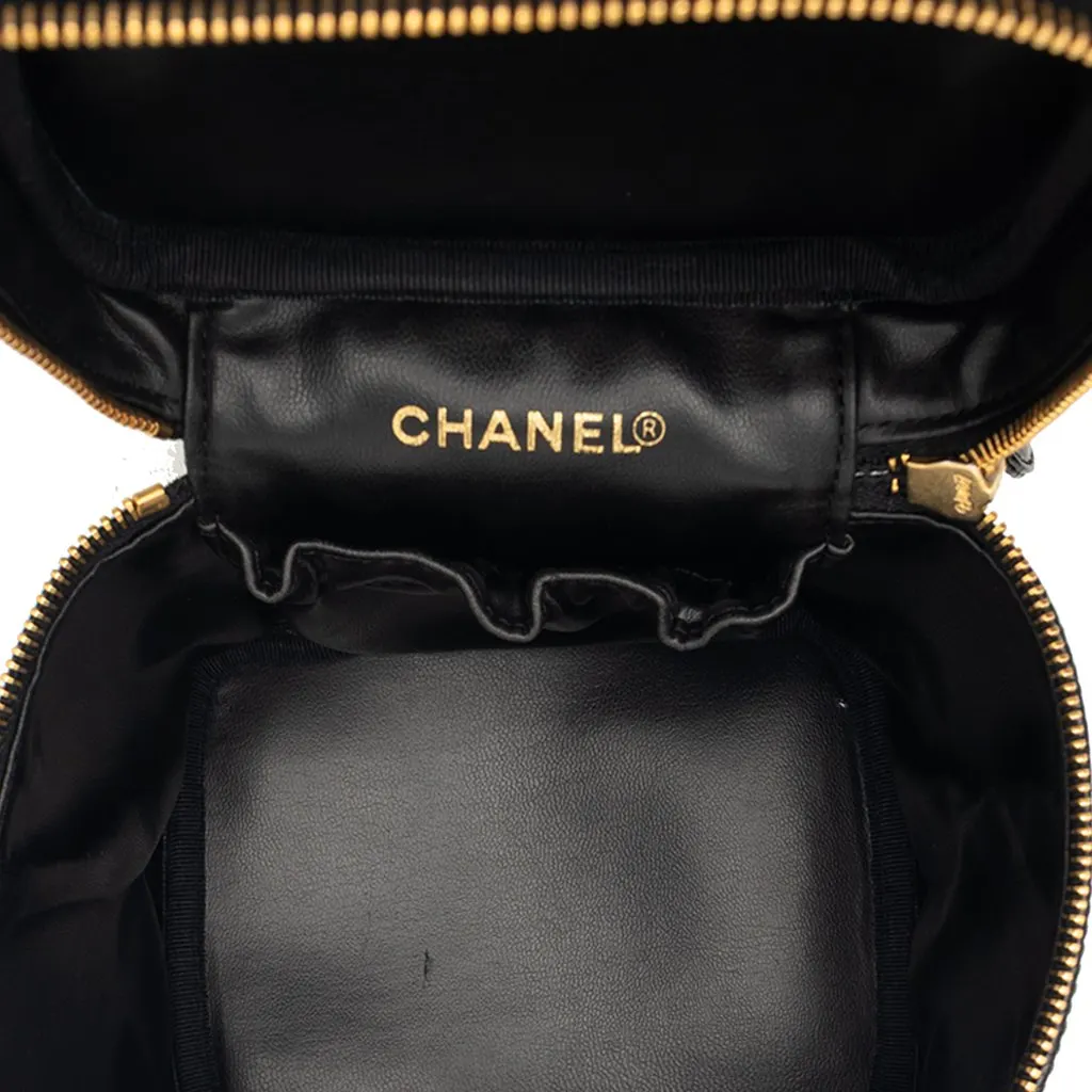 Chanel CC Caviar Vanity Bag Black Leather Very good - Model View