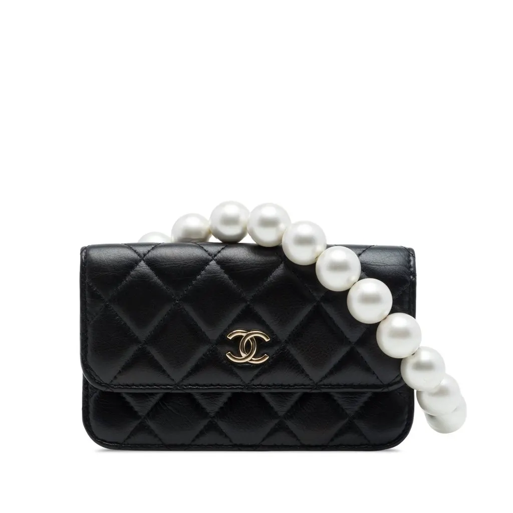 Chanel Quilted Lambskin Maxi Pearls Clutch With Chain Black Leather Very good - Front View