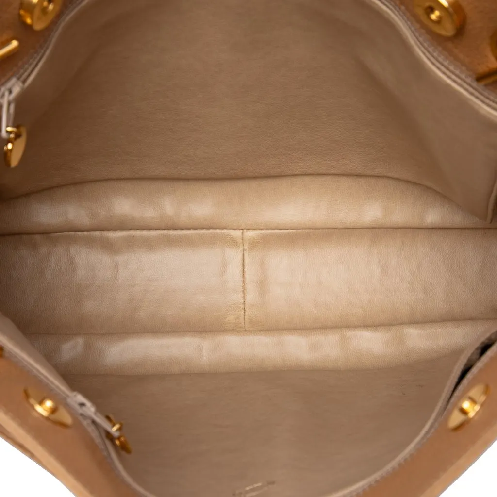 Chanel CC Caviar Shoulder Bag Beige Leather Very good - Model View