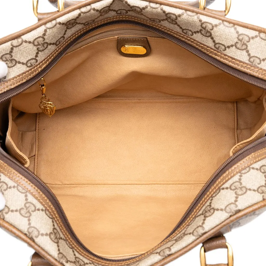 Gucci GG Supreme Handbag Beige Canvas Very good - Model View