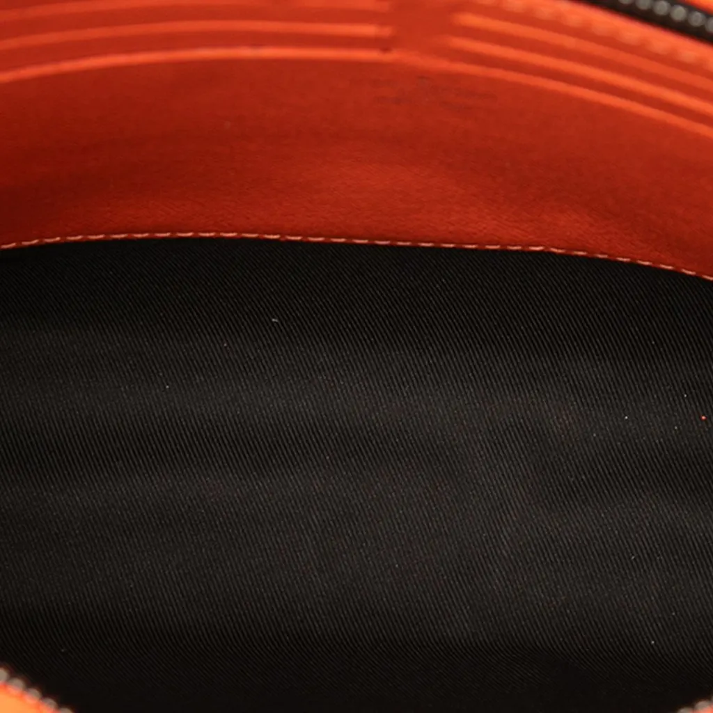 Louis Vuitton Monogram Taigarama Pochette Voyage MM Orange Very good - Model View