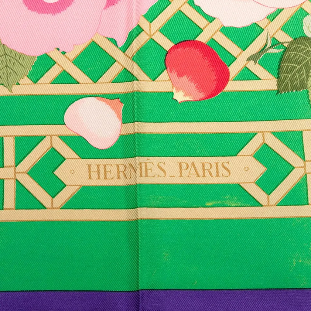 Hermès Roseraie Silk Scarf 90 Green Very good - Model View