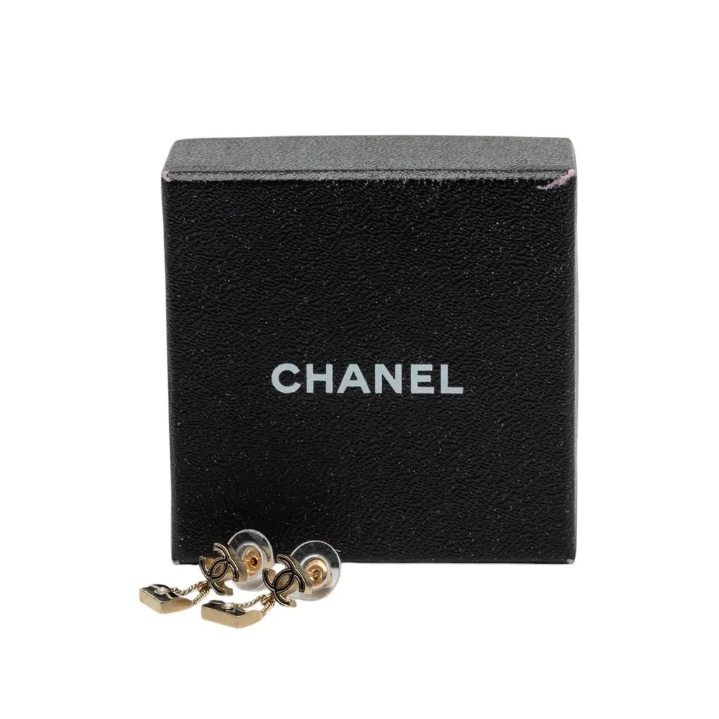 Chanel CC Gold Plated Enamel and Faux Pearl Classic Flap Bag Drop Earrings Gold Metal Very good - Model View