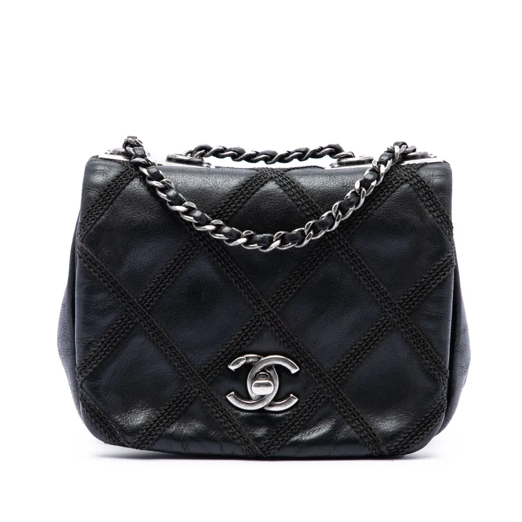 Chanel Mini CC Iridescent Calfskin Diamond Stitch Flap Black Leather Very good - Front View