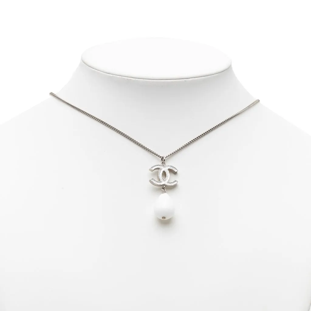 Chanel CC Brass Resin Teardrop Pendant Necklace Silver Metal Very good - Box View