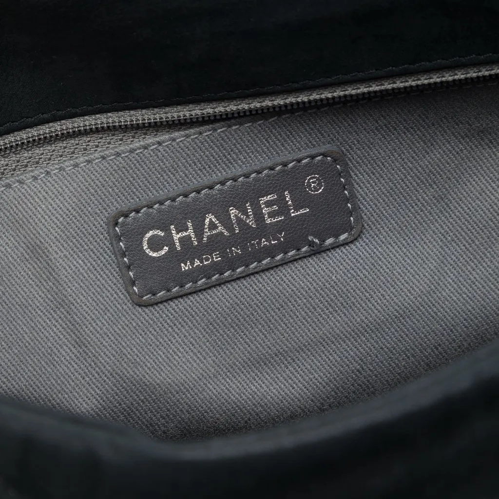 Chanel Iridescent Calfskin East Glint Flap Black Leather Very good - Box View