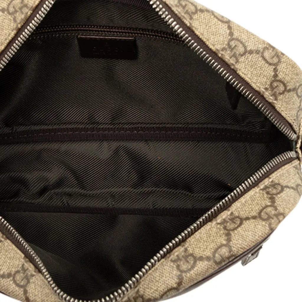 Gucci GG Supreme Crossbody Beige Canvas Very good - Model View