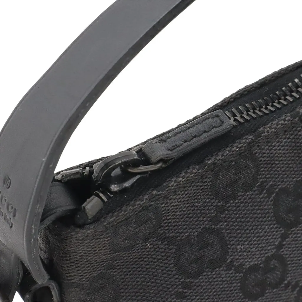 Gucci GG Canvas Handbag Black Very good - Model View
