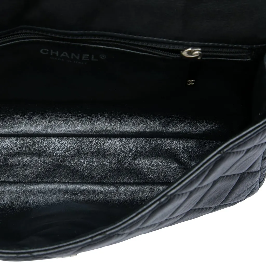 Chanel Quilted Lambskin Reissue 2.55 Roll Clutch Black Leather Very good - Model View