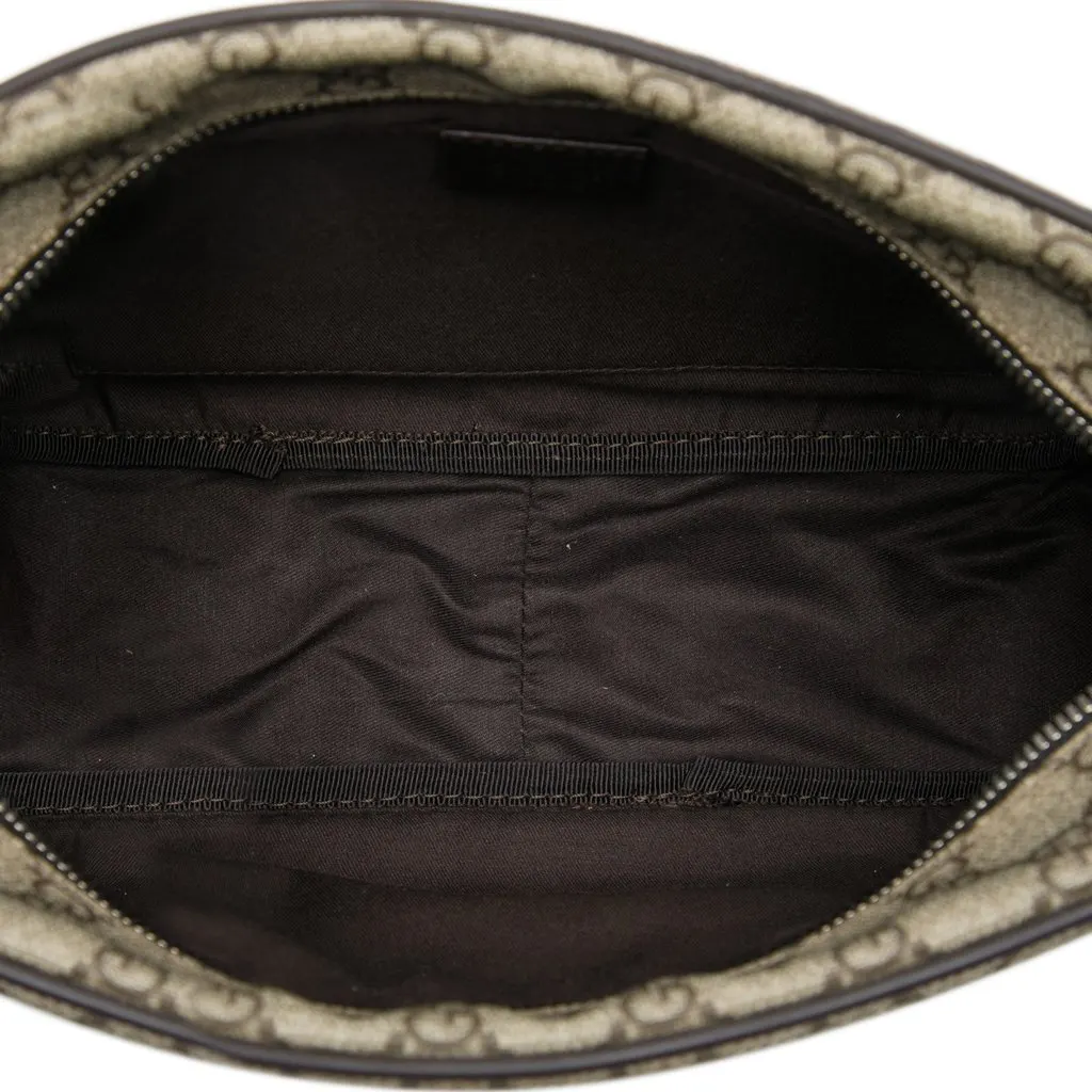 Gucci GG Supreme Clutch Beige Very good - Model View