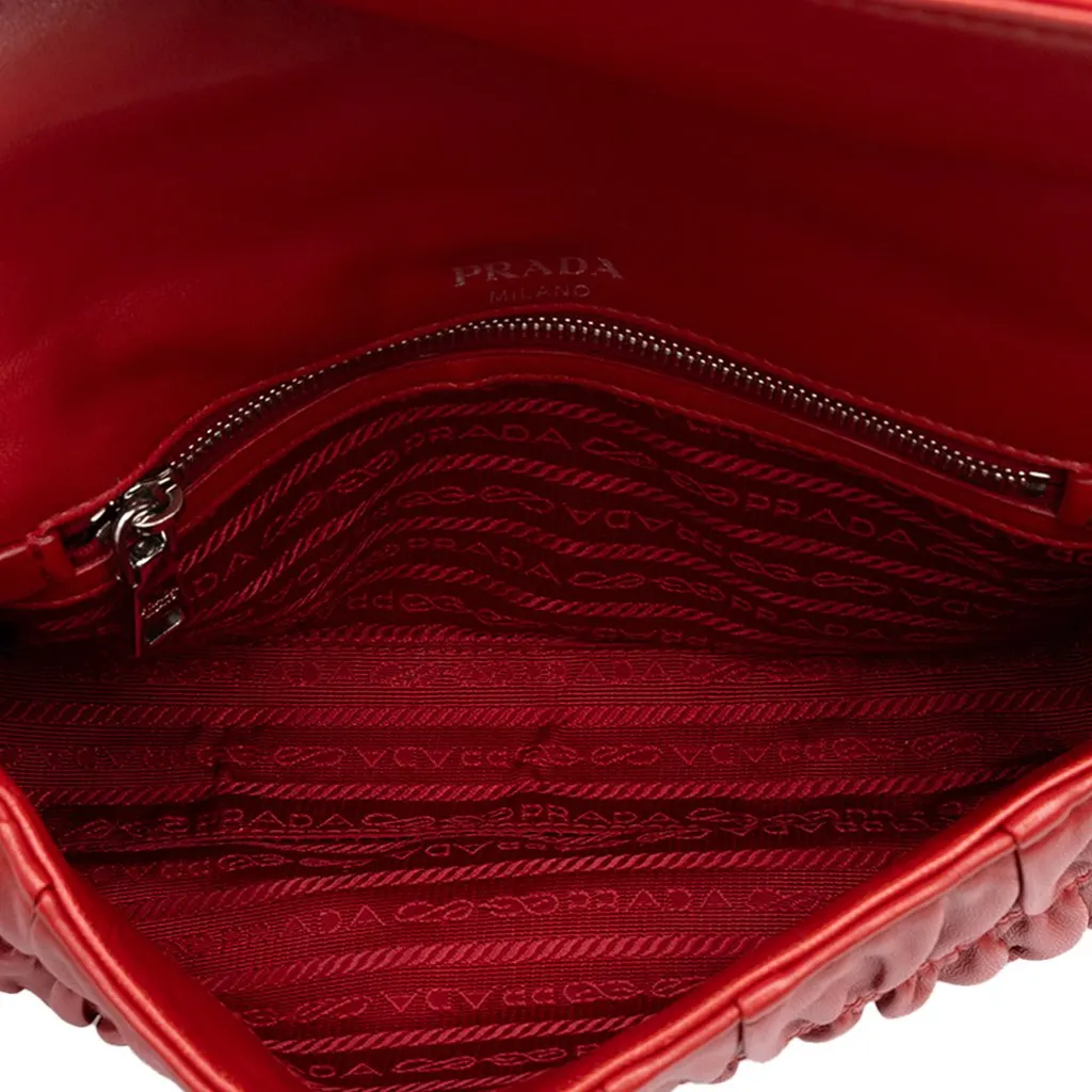 Prada Nappa Gaufre Chain Flap Red Leather Very good - Model View