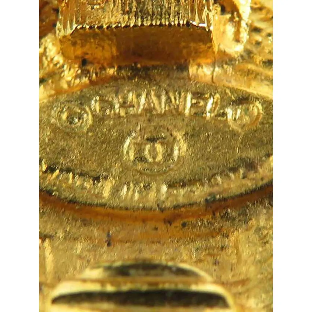 Chanel CC Gold Plated Rue Cambon Round Clip On Earrings Gold Metal Very good - Model View