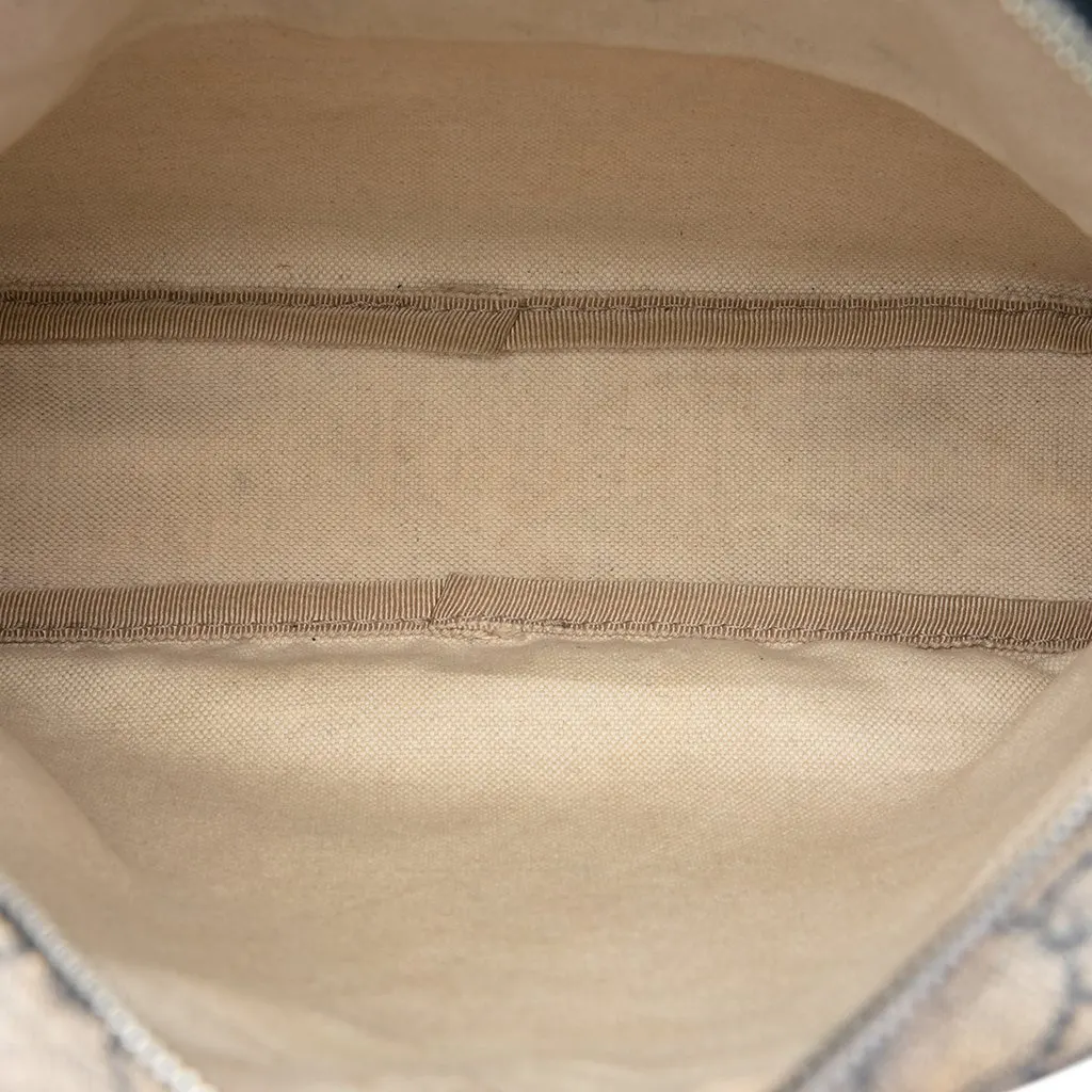 Gucci GG Supreme Crossbody Beige Very good - Model View