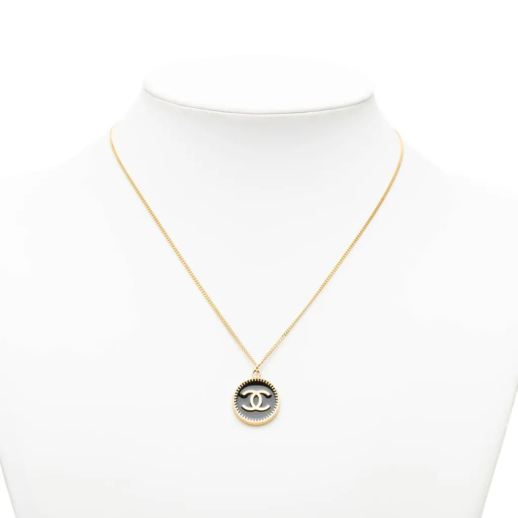 Chanel CC Gold Plated and Enamel Round Pendant Necklace Gold Metal Very good - Box View