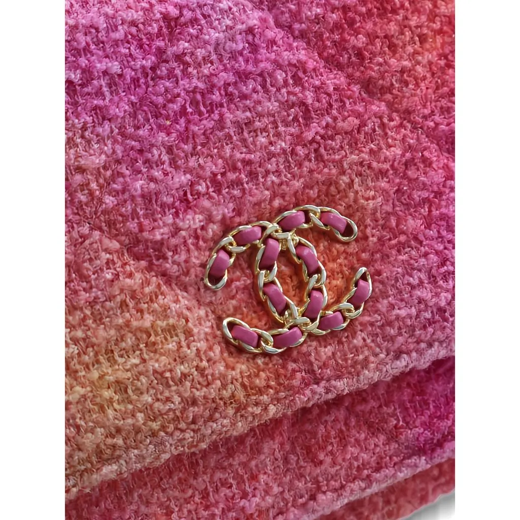 Chanel Tweed Ombre 19 Wallet On Chain Pink Tweed Very good - Box View