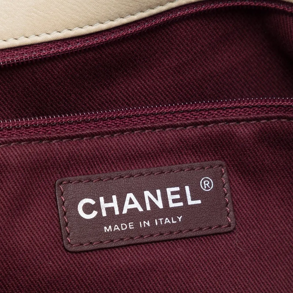 Chanel Jumbo Iridescent Calfskin In The Mix Flap Beige Leather Very good - Box View