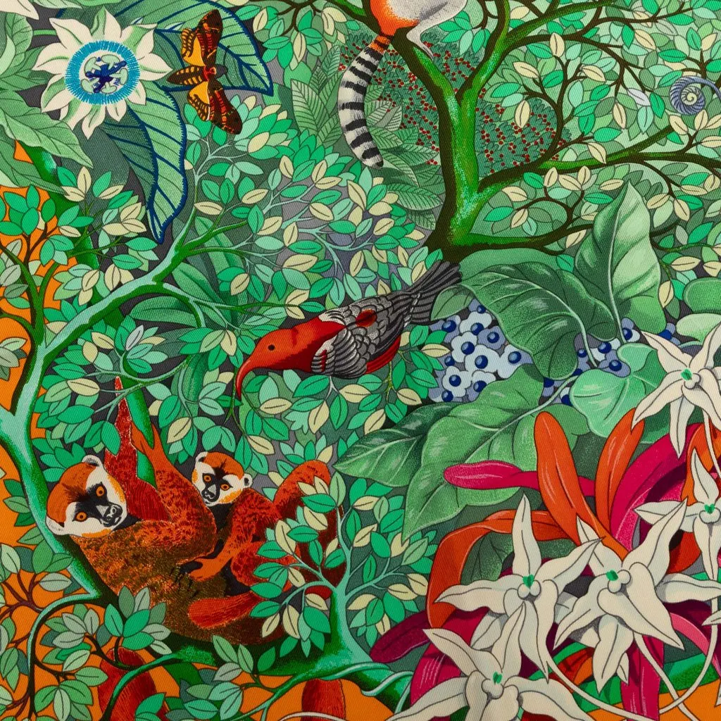 Hermès Au Coeur De La Vie Silk Scarf 90 Green Very good - Model View